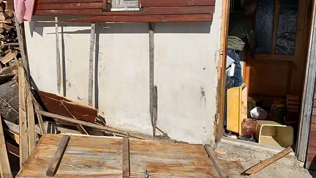 Aç kalan ayılar yayladaki işletmeyi talan etti