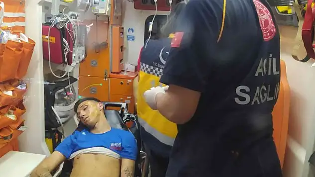 Adana'da otobüs durağında bıçaklı kavga: 4 yaralı