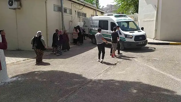 Devrilen traktörün sürücüsü hayatını kaybetti