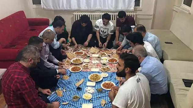 Rektör Prof. Dr. Göktaş, öğrenci evinde sahur yaptı