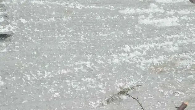 Adana'da dolu yağışı etkili oldu