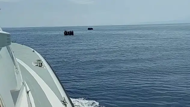 Yunanlar denizin ortasına bıraktı