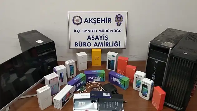 Konya'da gümrük kaçağı 13 cep telefonu ele geçirildi
