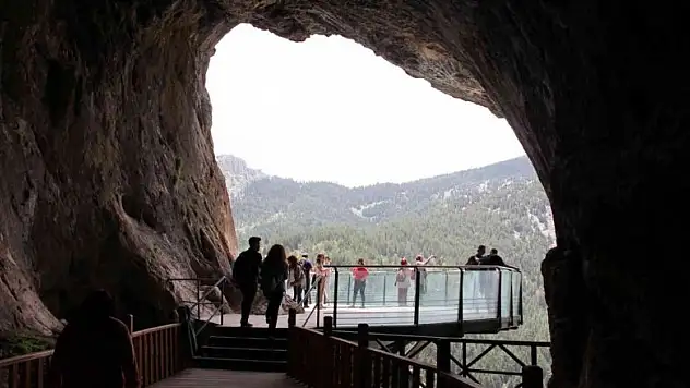 Doğa tutkunları Konya'daki Çamlık mağaralarına hayran kaldı