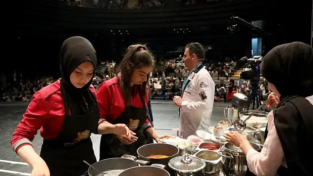 Lise Öğrencileri en güzel yemeği yapmak İçin yarıştı