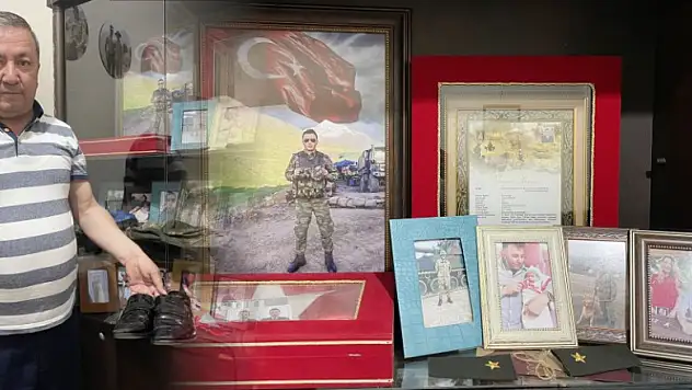 Oğlunun hatıraları ile yaşıyor