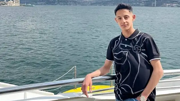 7 kişinin öldüğü feci kazada hayatını kaybeden Konyalı genç toprağa verildi