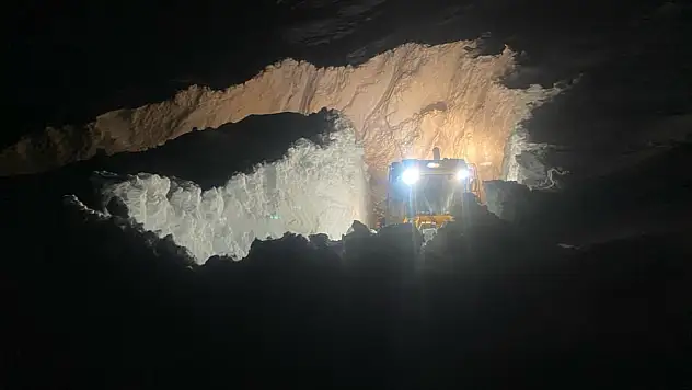 7 metreyi geçen kar tünelleri