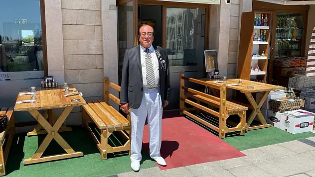 72 yaşında! Her gün değişik kıyafetler giyiyor! Konya'nın en şık giyineni o!