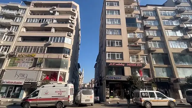 8'inci kattan düşen genç kız hayatını kaybetti