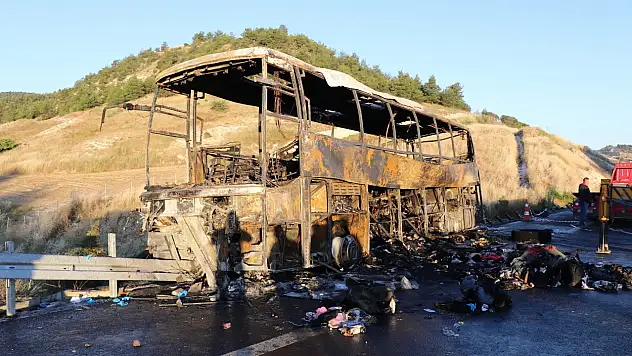 8 kişinin öldüğü, 33 kişinin yaralandığı otobüsten geriye sadece demir yığını kaldı