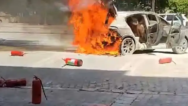 Açık bırakılan kablolar otomobili yaktı