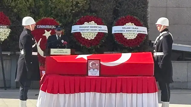 Acılı baba yanından ayrılmadı: Şehit polis için yürek yakan veda