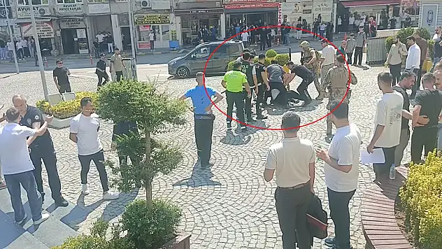 Adliyede kavga 1'i polis, 3 yaralı
