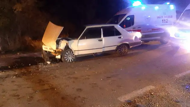 Otomobiller kafa kafaya çarpıştı: 4 çocuk yaralandı