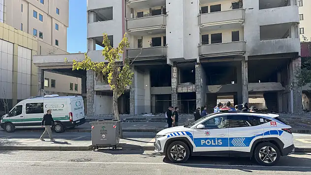 Ağır hasarlı binada bir kişinin cesedi bulundu