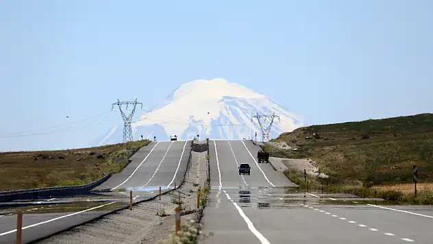 Ağrı Dağı'nda Temmuz ayında kar görüntüsü
