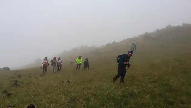 Ağrı Dağı'nın 3.500 Rakımında Yeni Keşif: Meteor Çukurları Dağcıların İlgisini Çekiyor