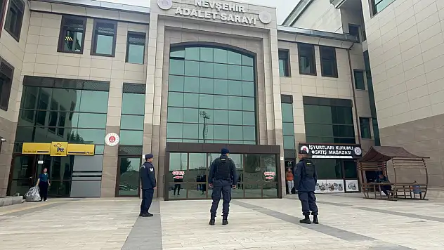 Aile kavgası dehşete döndü: Pompalı tüfekle adliye önüne geldi