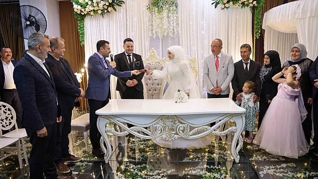Aile Yılı'nda anlamlı destek: Başkan Kavuş nikah törenlerinde gençlerin yanında