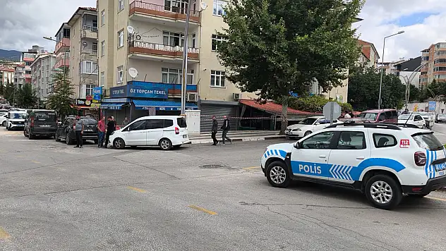 Akraba husumeti kanlı bitti: Sokak ortasında silahlar çekildi