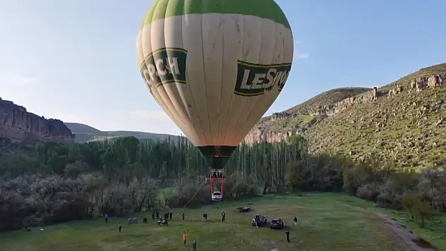 Aksaray'da balonla otomobil uçurdular