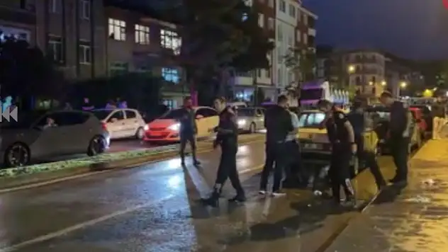Aksaray'da bir baba kızını rahatsız ettiği iddia edilen gencin kullağını kesti!