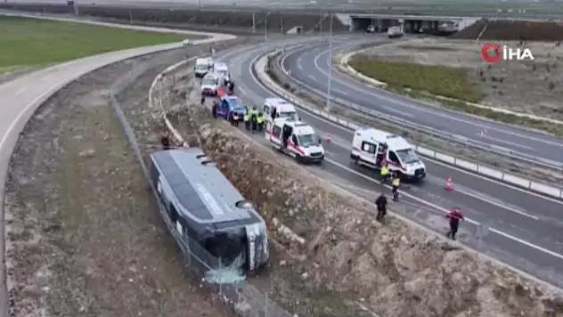 Aksaray'da feci kaza! Yolcu otobüsü şarampole devrildi: 23 yaralı
