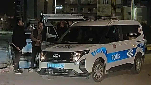 Aksaray'da korku dolu anlar: Keserli şahsa polis müdahalesi