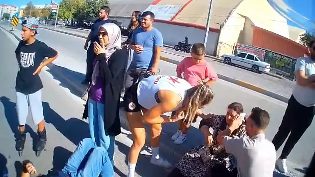 Aksaray'da otomobilin çarptığı polis memuru ve eşi yaralandı!