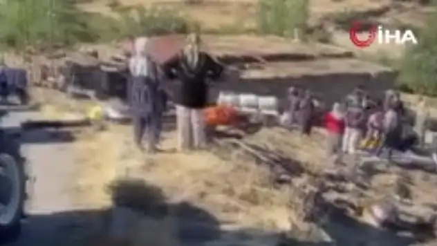 Aksaray'da traktör tarlaya devrildi: Çok sayıda yaralı var!