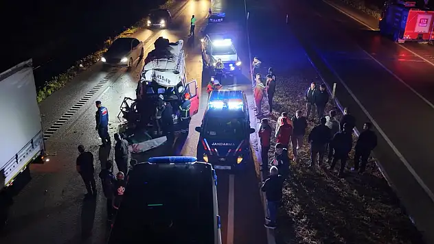 Aksaray-Konya hattında can pazarı: 4'ü ağır 12 yaralı