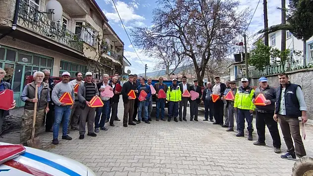 Akşehir'de çiftçilere eğitim ve reflektör desteği