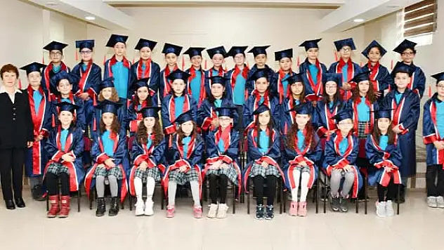 Akşehir'de Öğrencilerden İlk Şiirlerim Dergisi