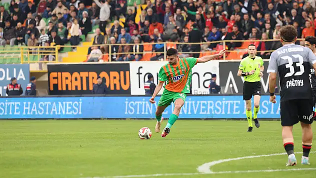 Alanyaspor, sahasında esti: Rakibini kalay geçti!
