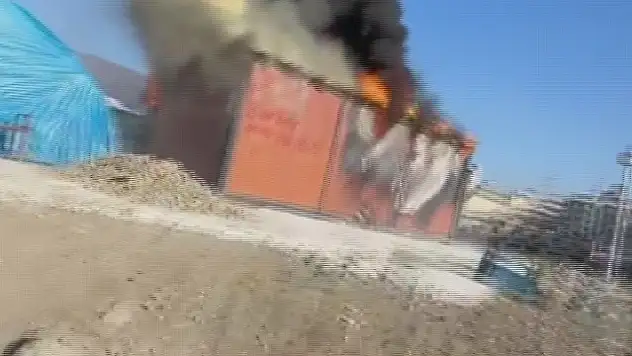 Alevlerin arasına dalıp faciayı önledi