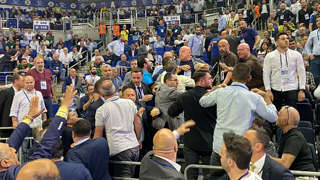 Ali Koç'un konuşması kongrede kavga çıkardı