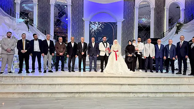 Ali Koçak'ın oğlu Abdurrahman Koçak, Elif Karakaya ile dünyaevine girdi