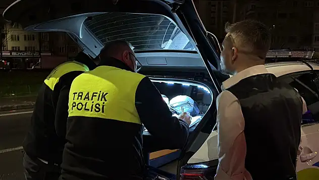 Alkollü sürücü ne yaptığını şaşırdı: Önce teşekkür etti, sonra zorluk çıkardı!