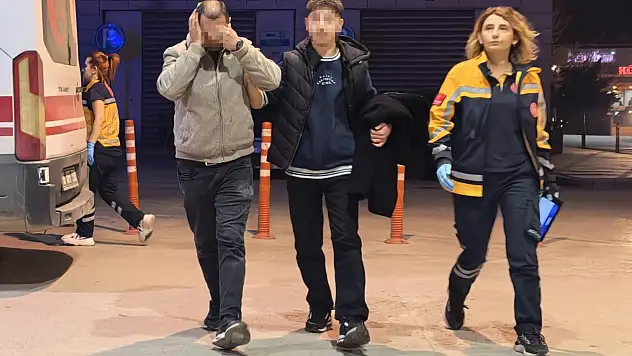 Alkolün sonu hastanede bitti: Taşların üzerine düştü, kulağı koptu!