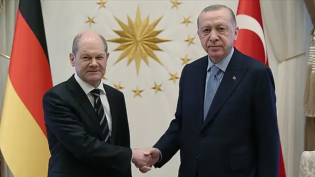 Almanya Başbakanı Scholz ile telefonda görüştü