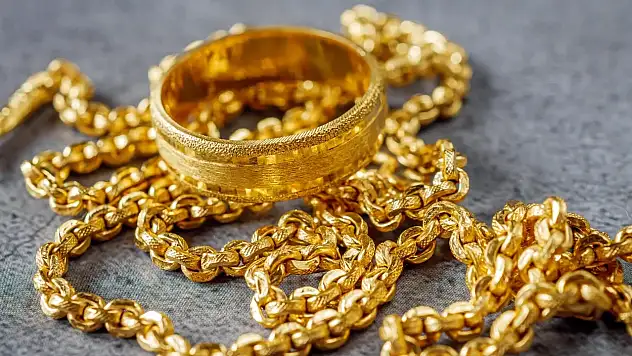 Altın neden düşüyor? 2026 için bomba tahmin geldi!