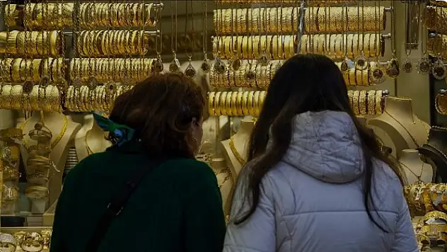 Altın'da hafta sonu düşüşü