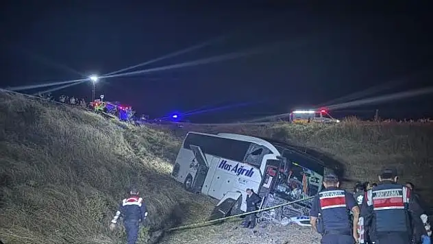 Amasya'da yolcu otobüsü şarampole uçtu: 24 yaralı