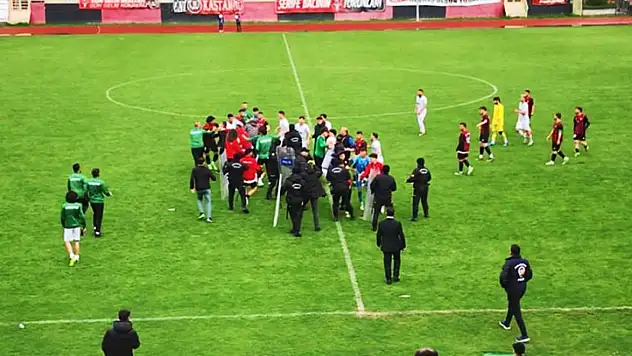 Amatör maçta kavga çıktı