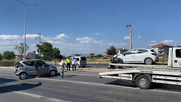 Ambulansa yol vermek istedi, felakete yol açtı: Konya yolunda can pazarı!