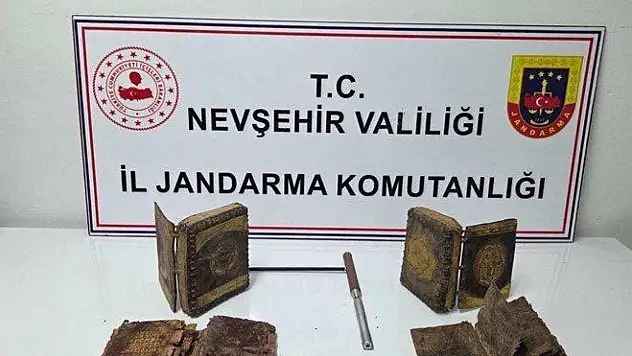 Anadolu Mirası Operasyonunda şüpheli otomobilden kutsal kitap çıktı
