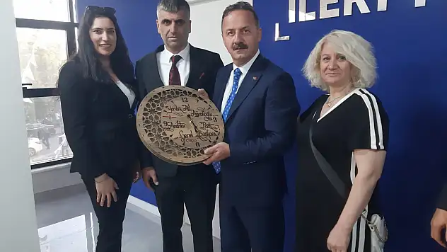 Anahtar Partisi'nden Dünya Görmeyenler Derneği'ne Özel Davet