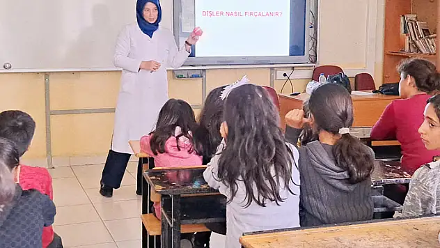 Anaokulu ve ilkokul öğrencilerine ağız ve diş sağlığı eğitimi