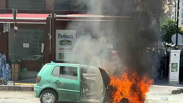 Ankara'da seyir halindeki otomobil alev alev yandı